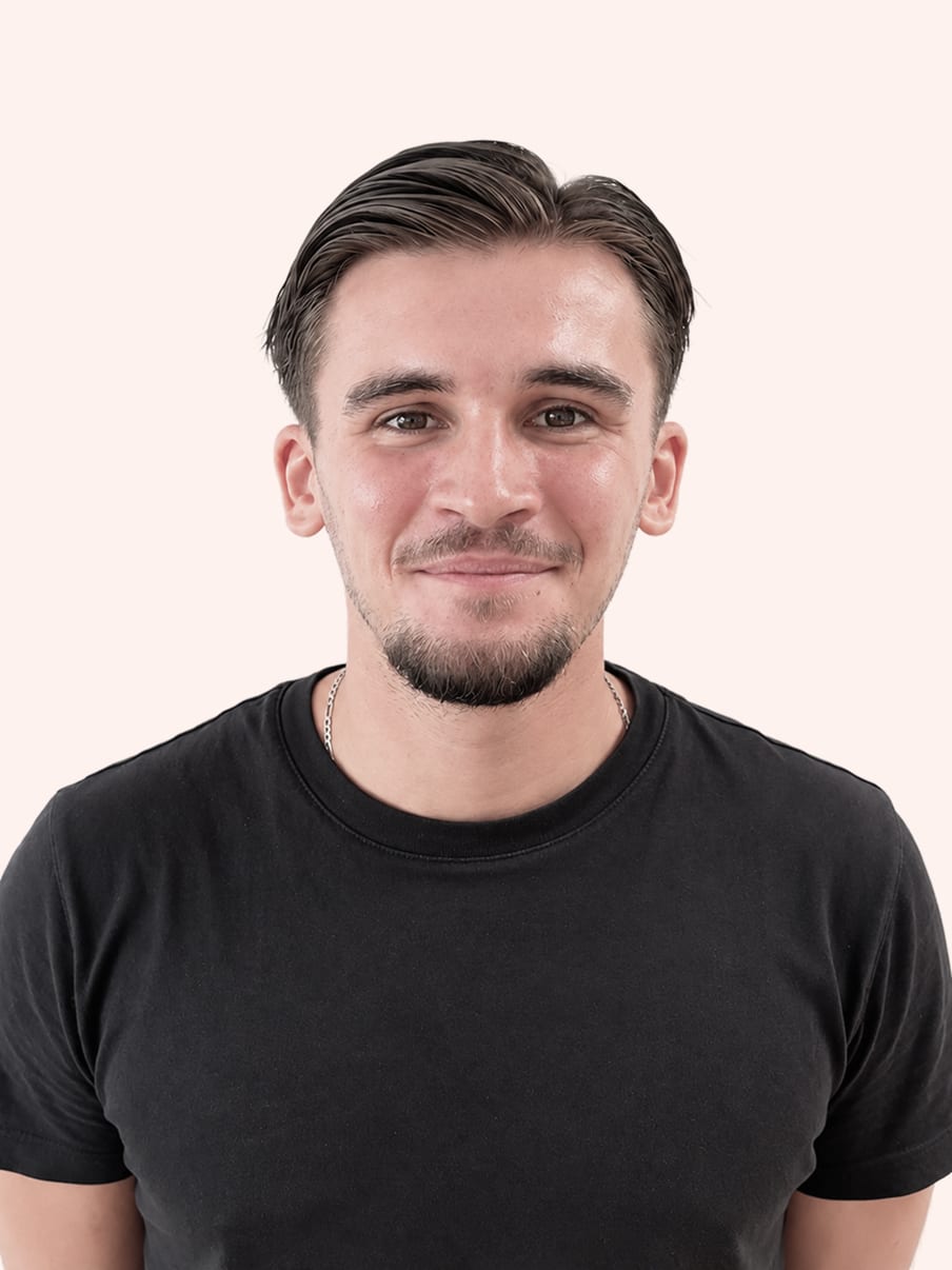 Alejandro, chargé d'études au bureau d'études Ekwipt